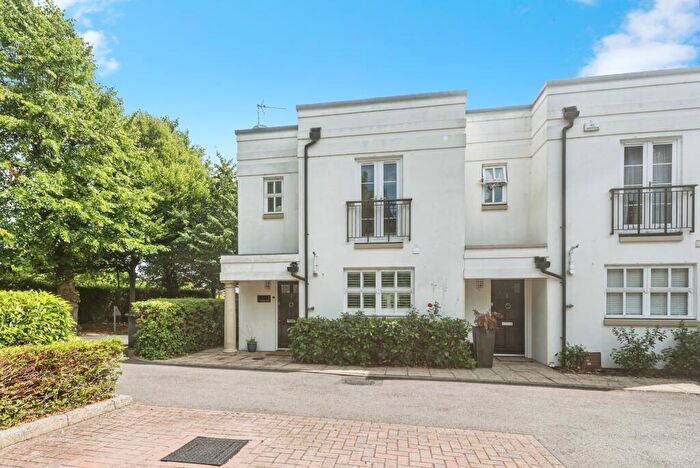 3 Bedroom End Of Terrace House For Sale In Notley Place, Reading, RG4