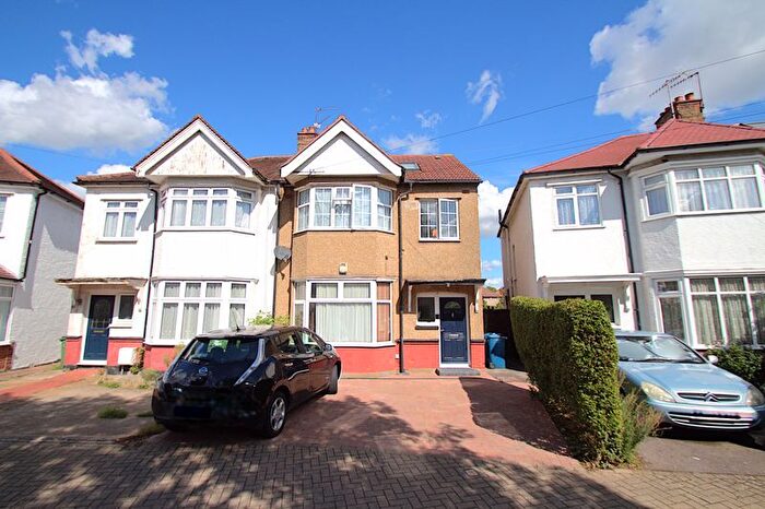 2 Bedroom Maisonette For Sale In Cumberland Road, Harrow, HA1