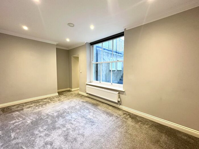 2 Bedroom Apartment To Rent In Selbourne, BN3