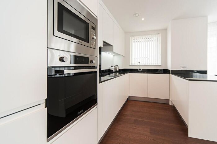 3 Bedroom Flat For Sale In Gateway Tower, Western Gateway, Royal Victoria, E16