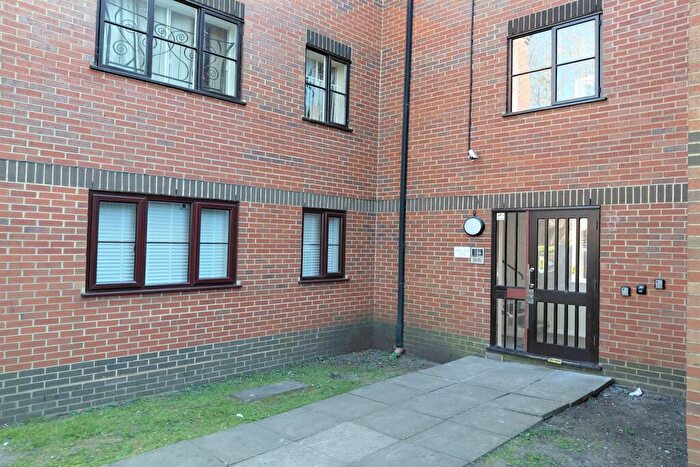 1 Bedroom Flat To Rent In Gladbeck Way, EN2