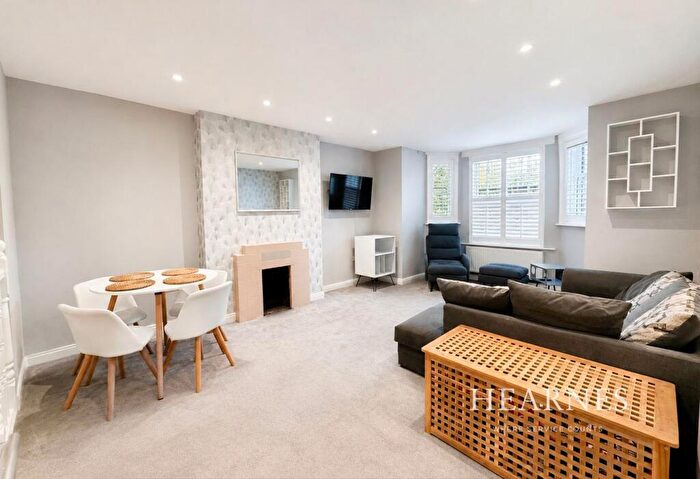 2 Bedroom Apartment For Sale In Christchurch Road, Boscombe Spa, Bournemouth, BH1
