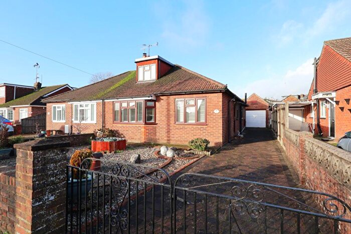 2 Bedroom Chalet For Sale In Maple Drive, Denmead, PO7