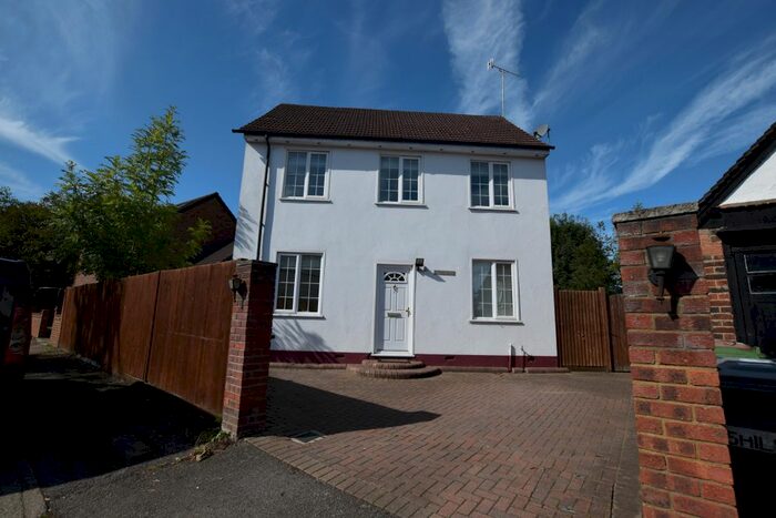 3 Bedroom Property To Rent In Highfield Road, Bushey, WD23