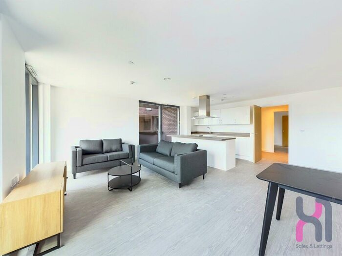 3 Bedroom Town House To Rent In Liverpool Street, Salford, Manchester, M5