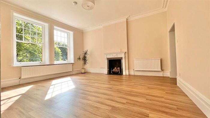 2 Bedroom Apartment To Rent In Kings Gardens, West Hampstead, London, NW6