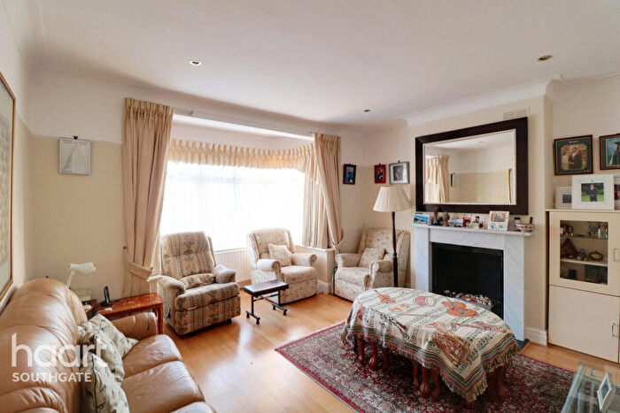 4 Bedroom End Of Terrace House For Sale In Arlington Road, London, N14