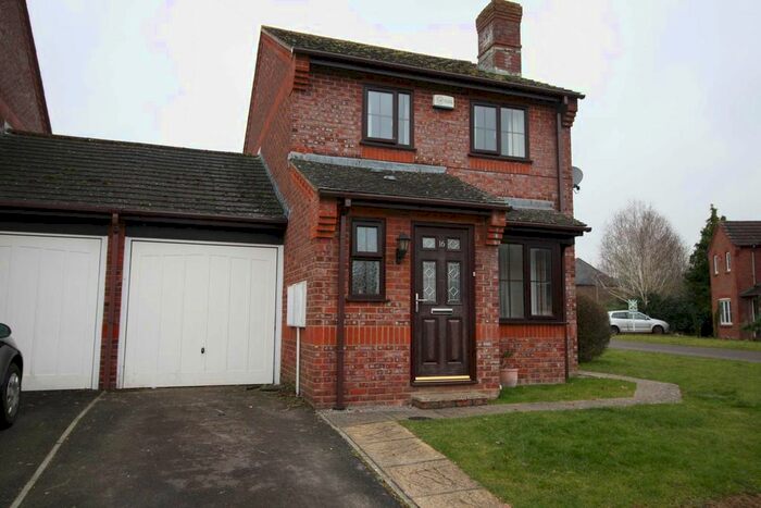 3 Bedroom Property To Rent In Willow Way, Motcombe, SP7