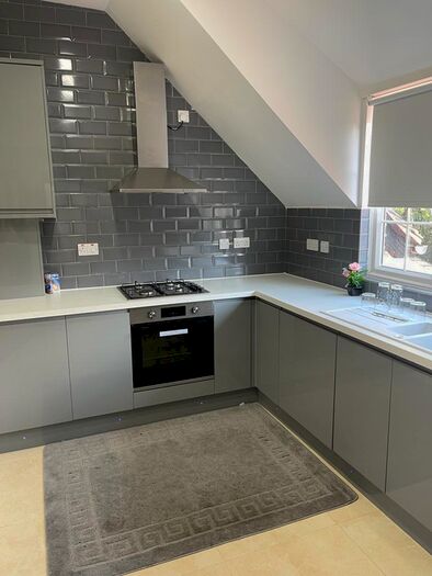 3 Bedroom Flat To Rent In Beckenham Lane, Bromley, Kent, BR2