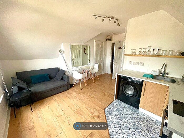 1 Bedroom Flat To Rent In Minster Road, London, NW2