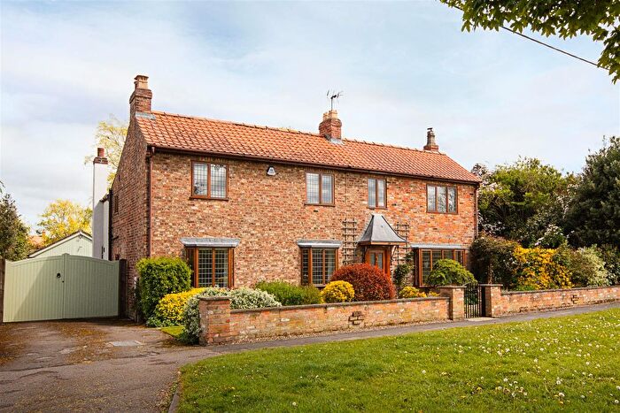 5 Bedroom Detached House For Sale In Common Road, Dunnington, York, YO19