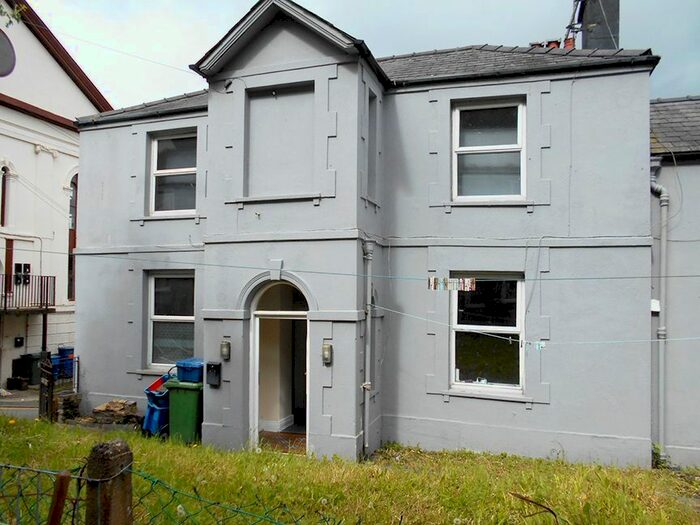4 Bedroom Semi-Detached House To Rent In York House, York Place, Bangor, LL57
