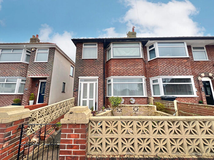 3 Bedroom End Of Terrace House For Sale In Milford Avenue, North Shore, FY2