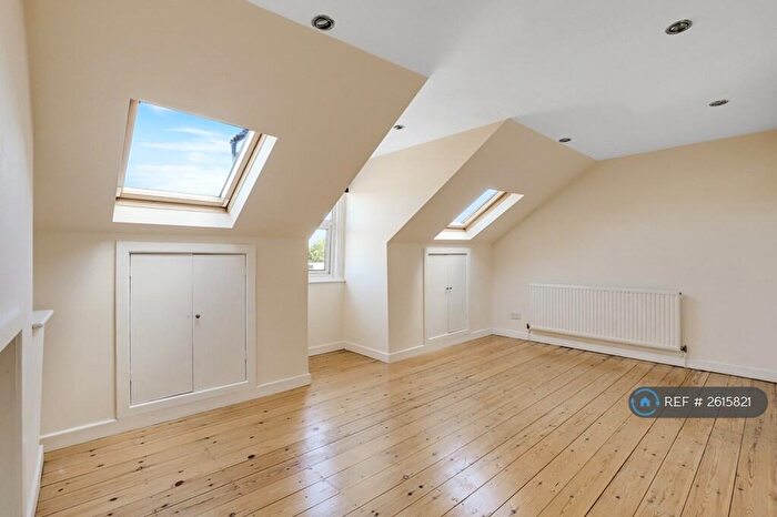 3 Bedroom Flat To Rent In Croydon Road, Beckenham, BR3
