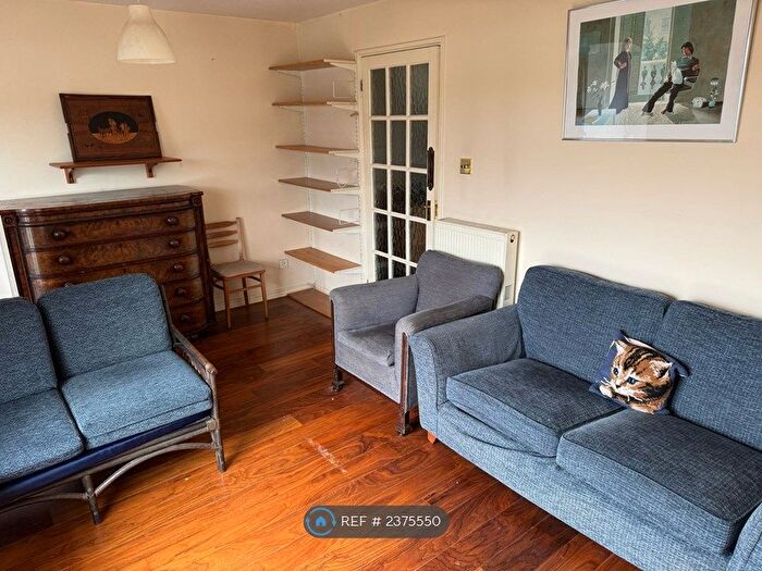 3 Bedroom Semi-Detached House To Rent In Pettinger Gardens, Southampton, SO17