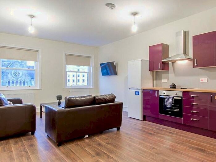 3 Bedroom Flat To Rent In Blenheim Terrace, Leeds, LS2