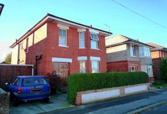 5 Bedroom Detached House To Rent In Cherford Road, Bournemouth, Dorset, BH11