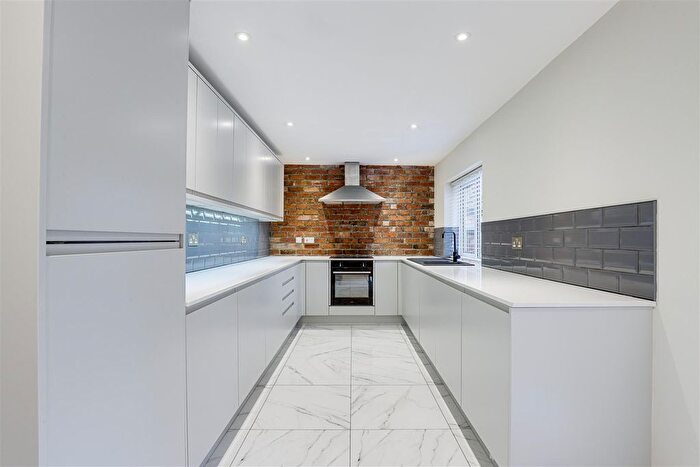 2 Bedroom Flat To Rent In Radcliffe Road, West Bridgford, Nottingham, NG2