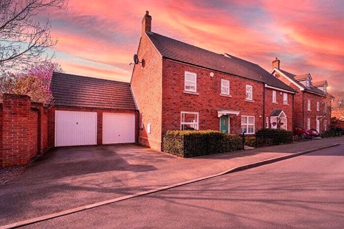 3 Bedroom Semi Detached House For Sale In Bilberry Gardens, Mortimer, Reading, Berkshire, RG7