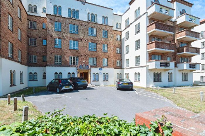 2 Bedroom Flat For Sale In Sea Road, Boscombe, Bournemouth, BH5