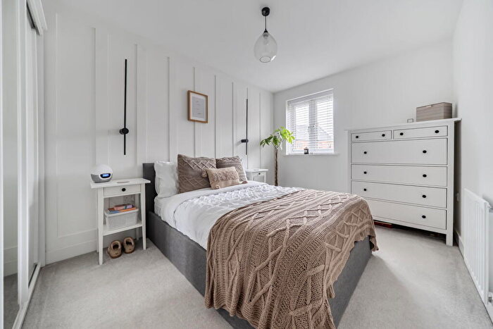 3 Bedroom Semi-Detached House For Sale In Lunways Road, Basingstoke, RG23