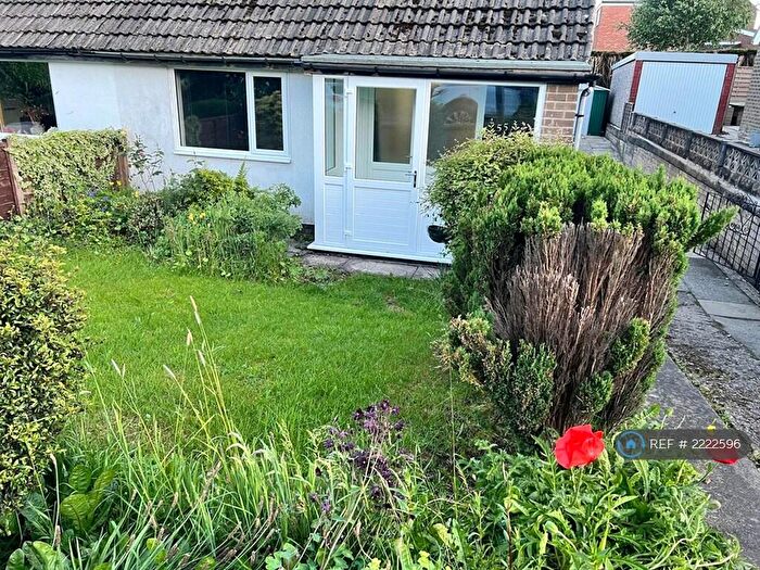 3 Bedroom Semi-Detached House To Rent In Roils Head Road, Halifax, HX2