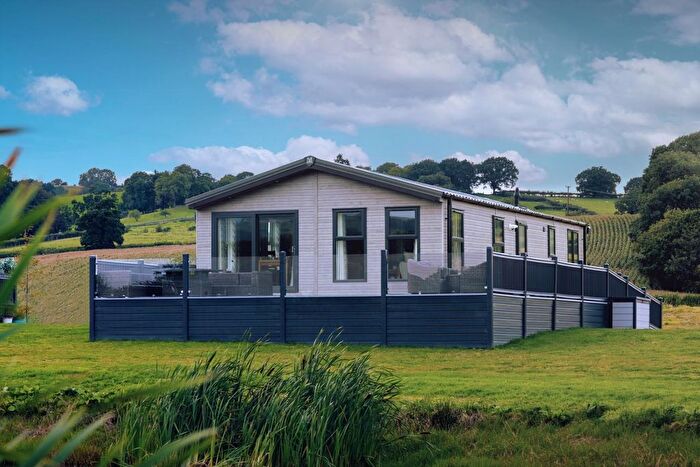 2 Bedroom Mobile/park Home For Sale In Derwent Oaks, High Lane, York, YO41