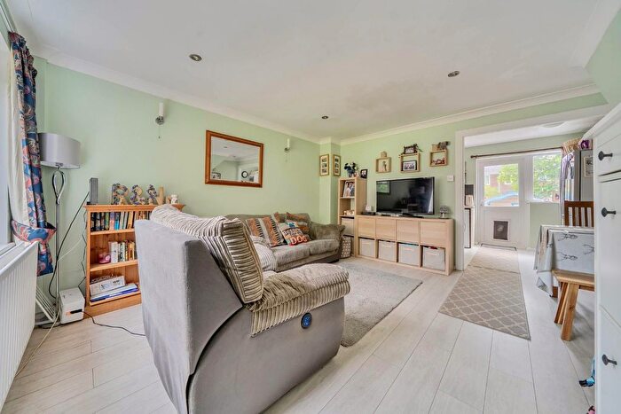 3 Bedroom Semi-Detached House For Sale In Holst Way, Waterlooville, PO7