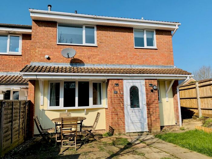 2 Bedroom House To Rent In Alder Close, Swindon, SN2