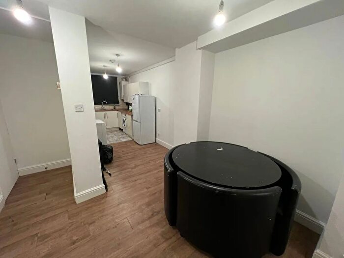 3 Bedroom Flat To Rent In St. Mary Road, London, E17