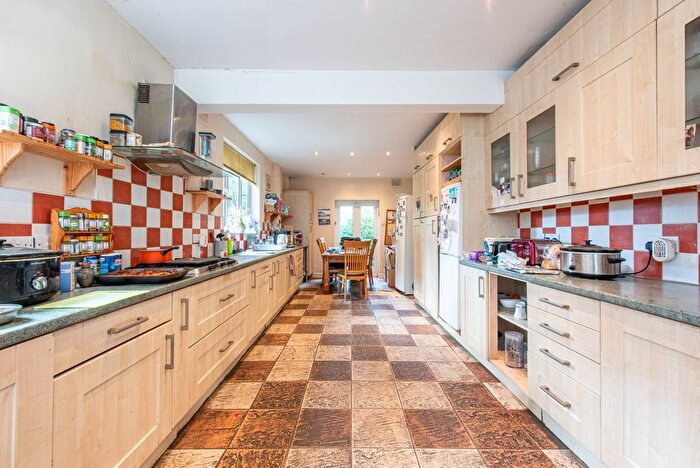 6 Bedroom Semi-detached House For Sale In Fordwych Road, Cricklewood, London, NW2
