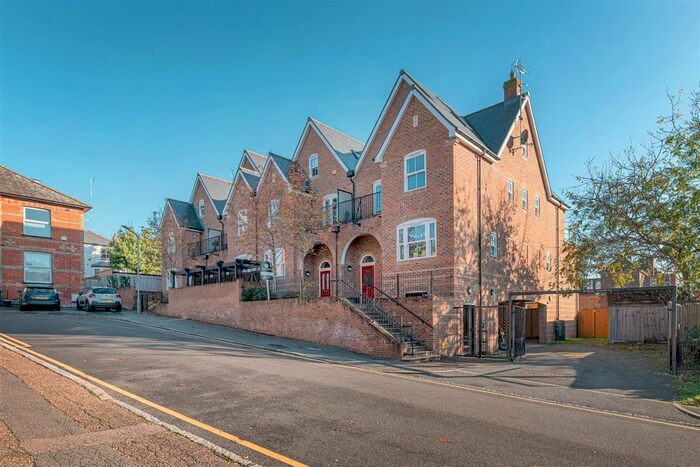 4 Bedroom Town House To Rent In Stuart Road, High Wycombe, HP13