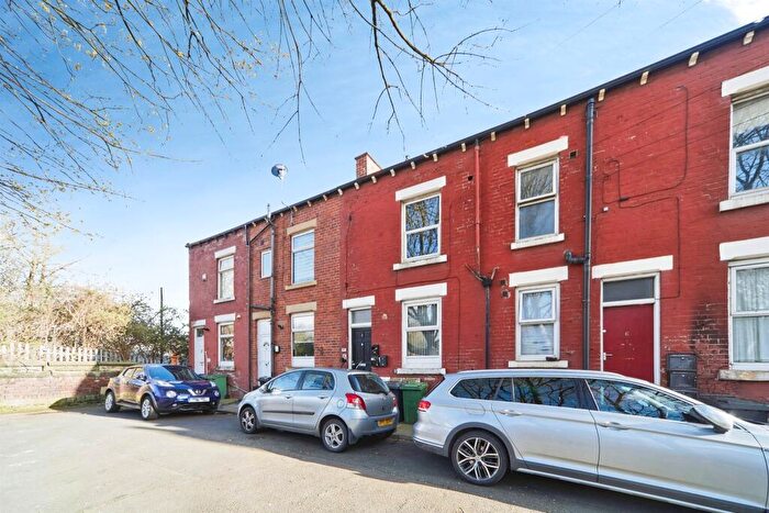 1 Bedroom Flat For Sale In Southfield Mount, Armley, Leeds, LS12