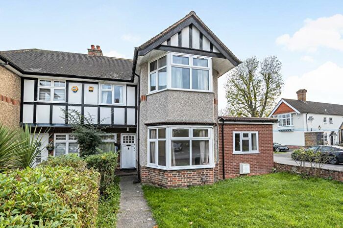 4 Bedroom Semi-Detached House To Rent In Stanmore, Harrow, HA7