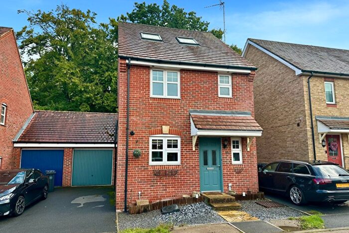 4 Bedroom Detached House For Sale In Gomer Road, Bagshot, GU19