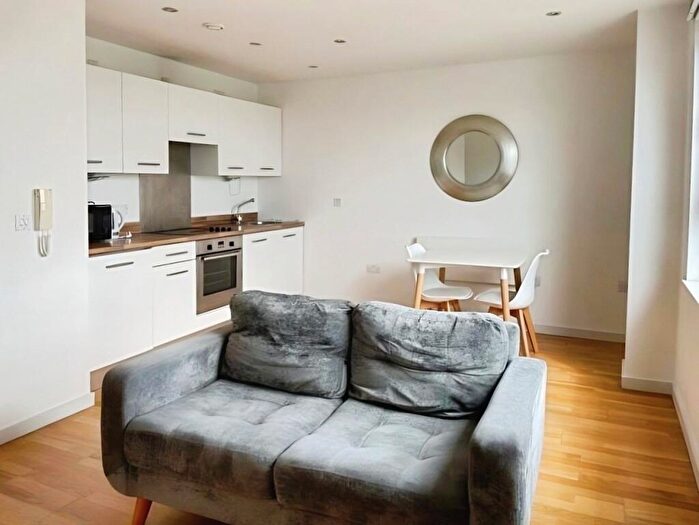 1 Bedroom Flat To Rent In Gateway North, Crown Point Road, Leeds, LS9