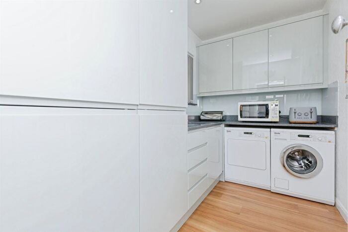 2 Bedroom Detached House For Sale In Gorse Lane, Oadby, Leicester, LE2