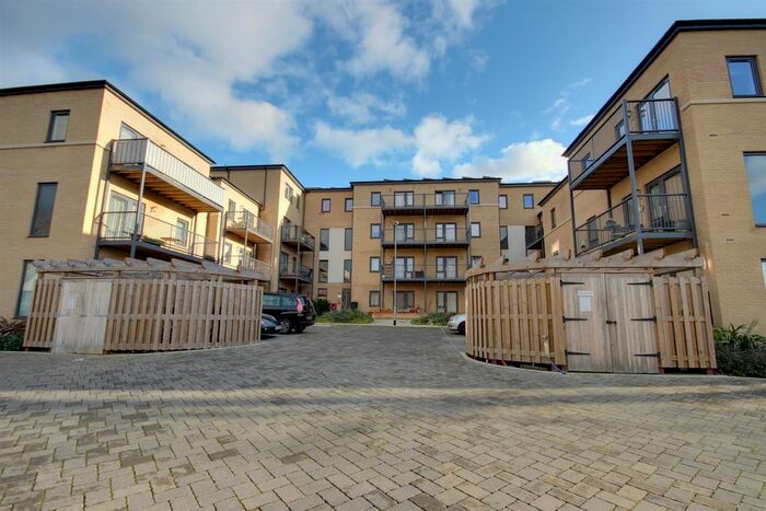 3 Bedroom Flat To Rent In Cecil Road, Enfield, EN2