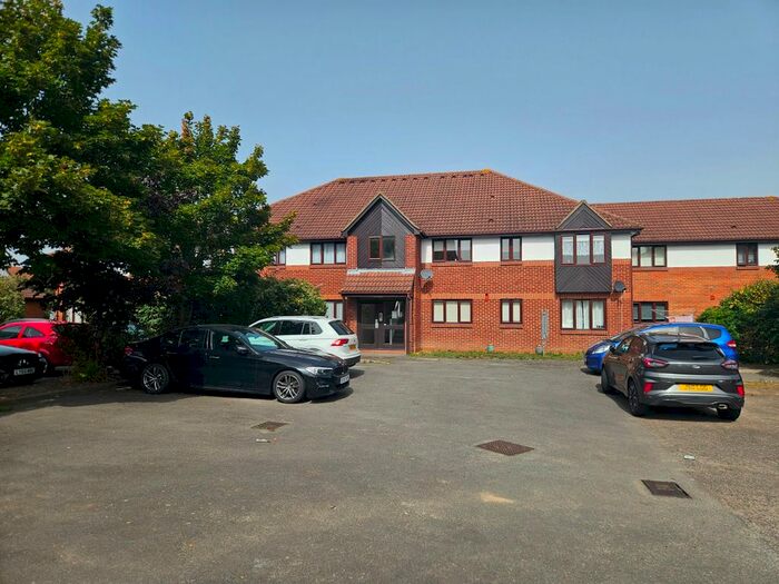 1 Bedroom Flat To Rent In Brimfield Road, Purfleet, RM19