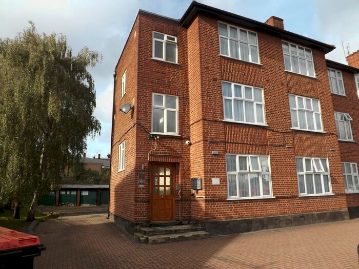 2 Bedroom Flat To Rent In St. Margarets Road, Edgware, HA8