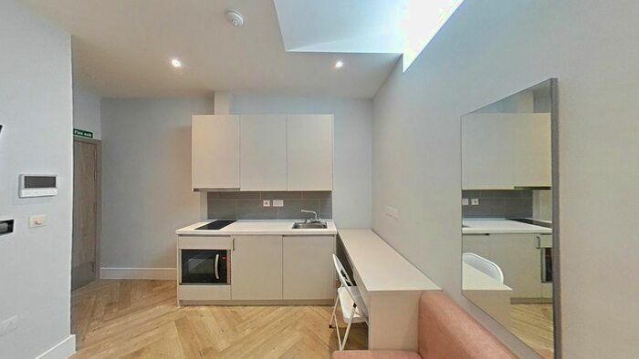 Studio To Rent In Hanger Lane, London, W5