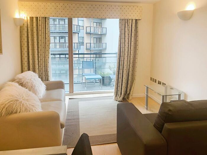 2 Bedroom Flat To Rent In Riverside Way, Leeds, West Yorkshire, LS1