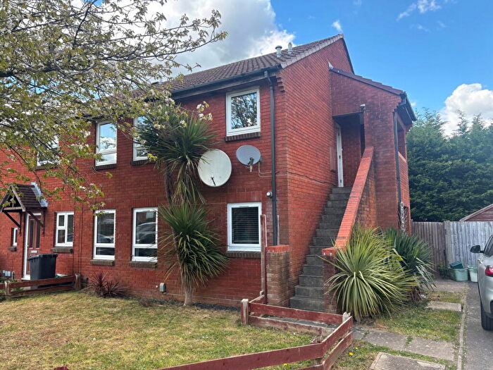 Flat To Rent In Brent Close, Thatcham, RG19