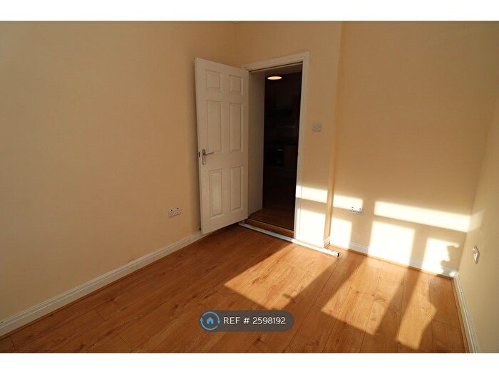 2 Bedroom Flat To Rent In Ashgrove Road, Ilford, IG3