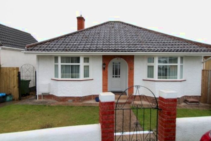 2 Bedroom Detached Bungalow To Rent In Bouverie Road, Bridgwater, TA6