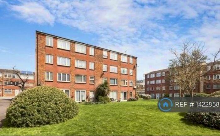 2 Bedroom Flat To Rent In Ellison Way, Wokingham, RG40