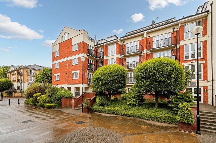 1 Bedroom Flat For Sale In Nicholas Court, Corney Reach Way, London, W4