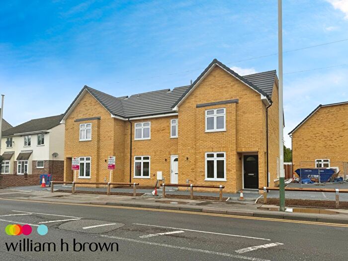 3 Bedroom End Of Terrace House To Rent In Rainham Road, Rainham, RM13