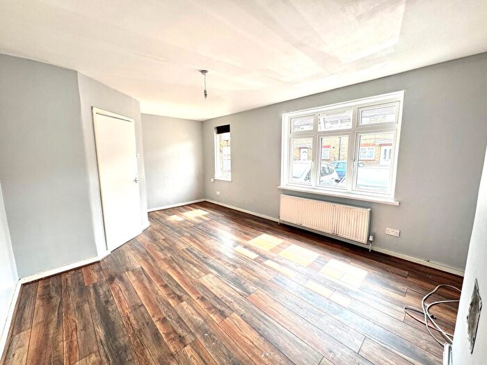 3 Bedroom House To Rent In St. Clair Road, Plaistow, E13