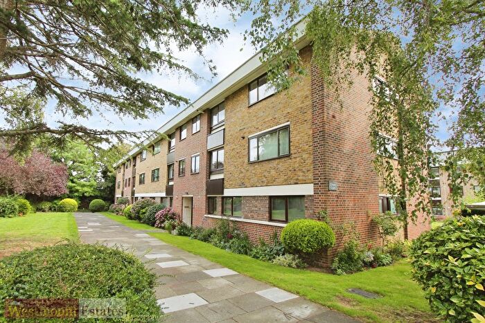 2 Bedroom Flat For Sale In Greenacres, SE9